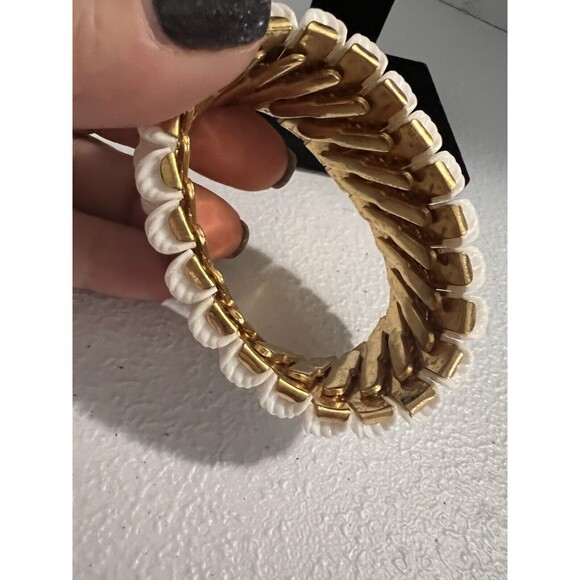 White Mid Century Stretch Expansion Bracelet Textured Acrylic MCM 1.125" Wide - Picture 5 of 9